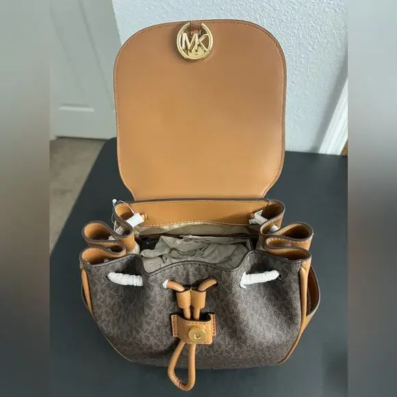D13 NWT MICHAEL MICHAEL KORS Logo Cheryl Medium Drawstring Backpack